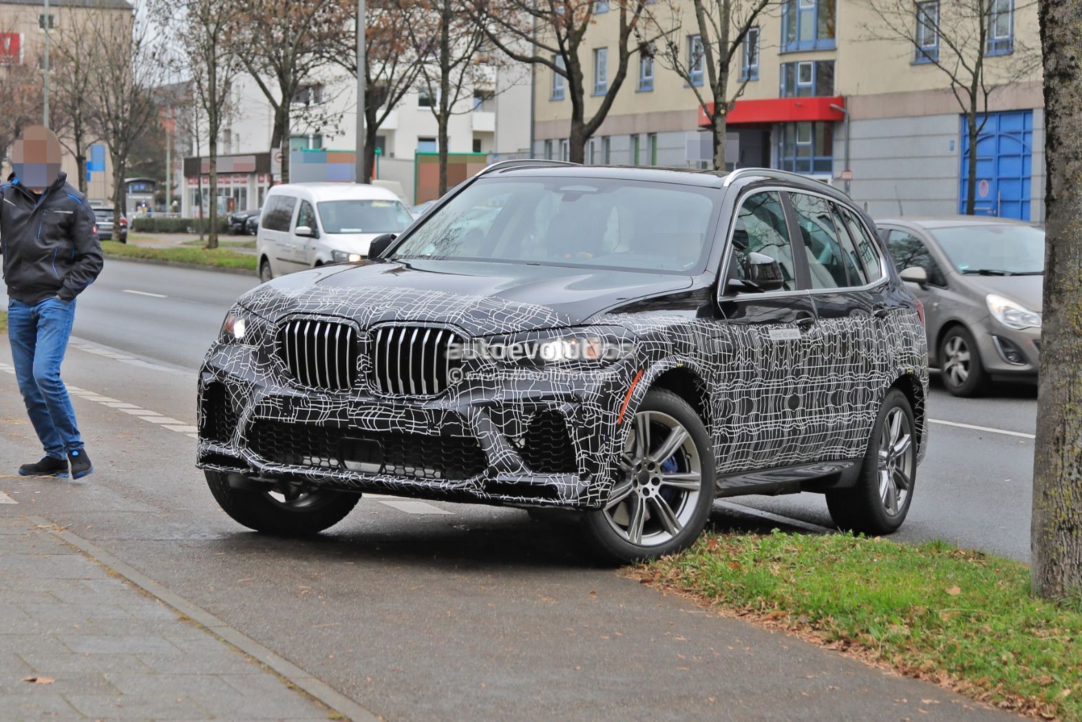 Name:  2023-bmw-x5-lci-plug-in-prototype-caught-during-delivery-152025_1.jpg
Views: 28399
Size:  389.6 KB