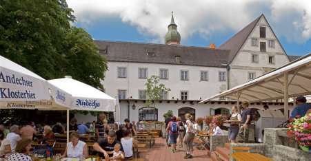 Name:  Kloster Andrechs  10_by_andechs_kloster_biergarten_roland_rossner_3_452x.jpg
Views: 13867
Size:  33.9 KB