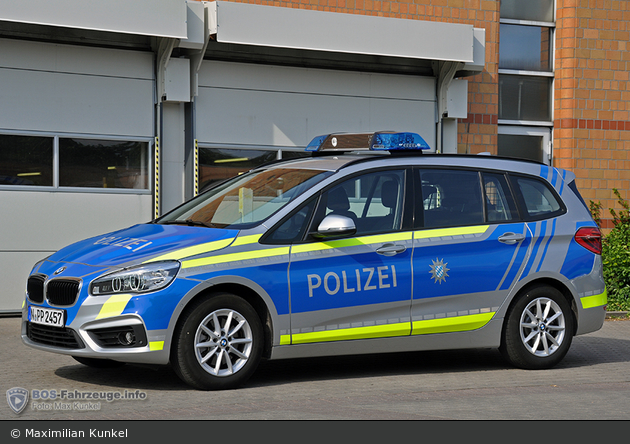 Name:  polizei  399140-large.jpg
Views: 8398
Size:  366.3 KB